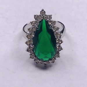 Ring HGE Silver Tone Cocktail Green Faceted Stone Teardrop Rhinestones Size 9